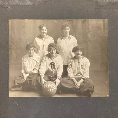 1913 Hillsboro Girls Basketball Team