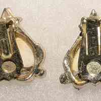Mid-Century Molded Ivory-Tone Leaf Earrings with Gold-Tone Mounts - Image 2