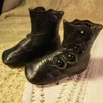 
							Representative image for 15 Shoes 1850 - 1925 folder								