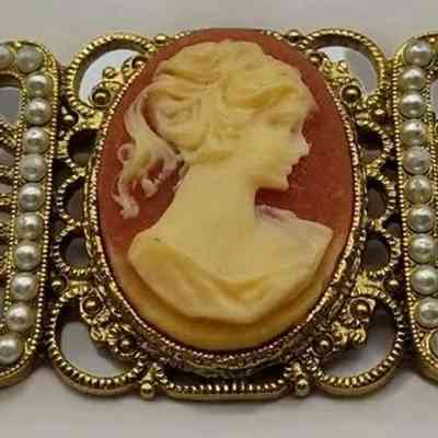 
							Representative image for 15 Jewelry 1840-1929 folder								