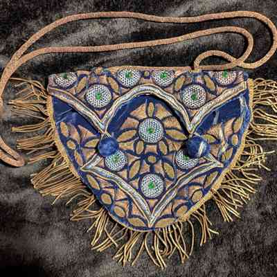 
							Representative image for 13 Hats, Gloves, Parasols & Purses folder								