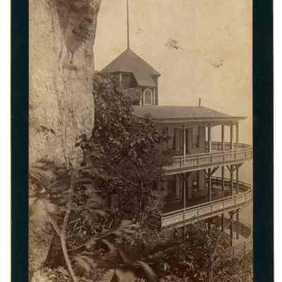 2022.057.066 Recto: Black and white photograph of the side of the Point Hotel