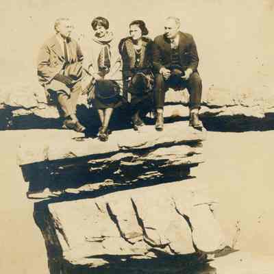 RPPC, Couples on Umbrella Rock