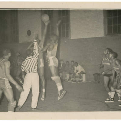 2022.024.005 Recto: Black and white photograph of a Boone Higgins Basket Ball game against