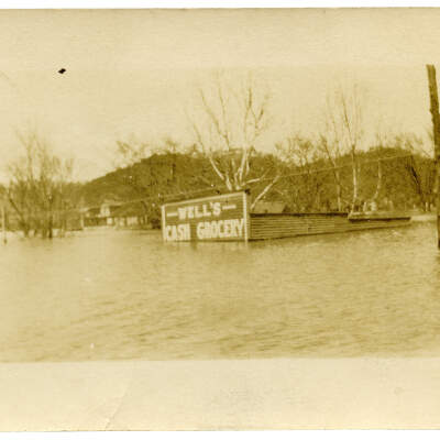 1917 Flood, Well's Cash Grocery