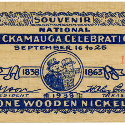 2020.124.001 F Recto: Wooden nickel depicting Generals Ulysses S. Grant and Robert E. Lee, created for the Chickamauga National Celebration