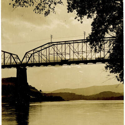 County Bridge, Sunset on the Tennessee