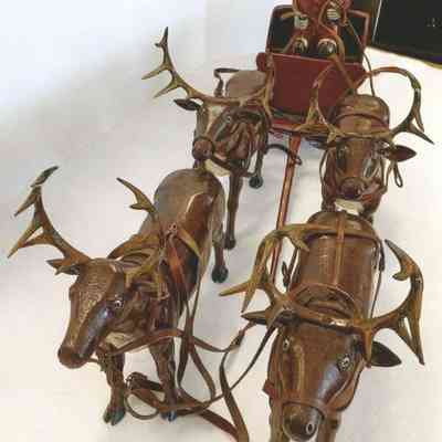 Carving, Santa in sleigh with reindeer