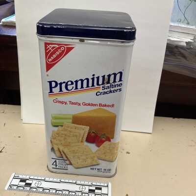 Premium Saltine Cracker Can