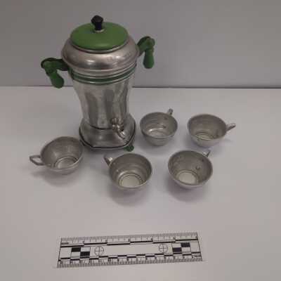 toy coffee urn and cups