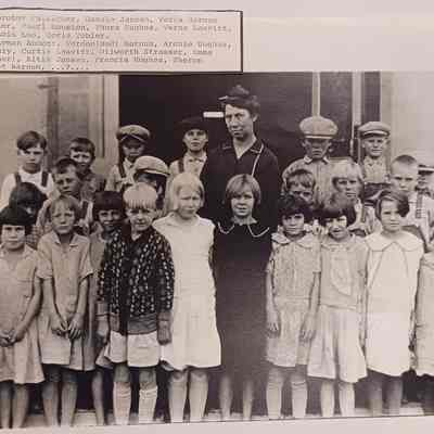 Teacher Emma Abbott 2nd-4th graders 1926