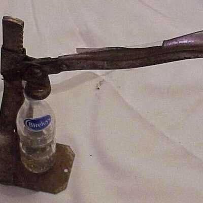 Capper, Bottle