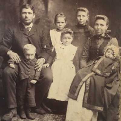 Thomas D and Mary Luella Abbott Leavitt Family