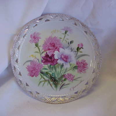 Plate White with painted flowers in center