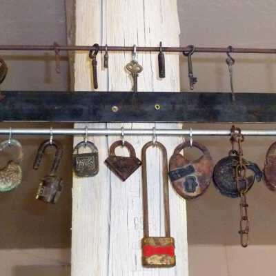 Rack, Lock Display