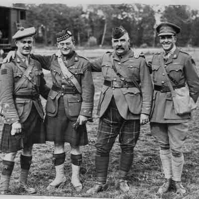 Major Price and four other officers, WW1