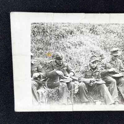 Casual photo - 4 soldiers eating outside