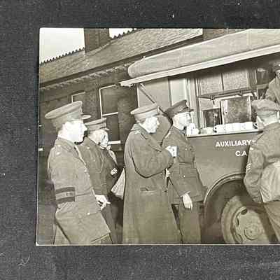 Photo - Soldiers at the Auxiliary truck