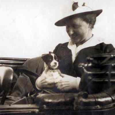 Photo: Unnamed woman holding a puppy