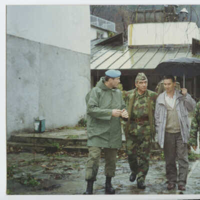UN Peacekeeper talking to Local Army