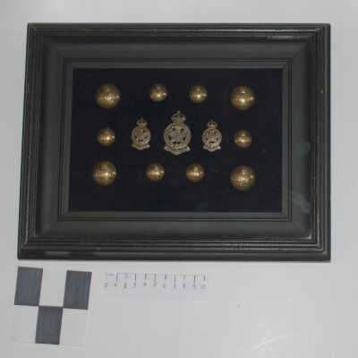 Badges and buttons
