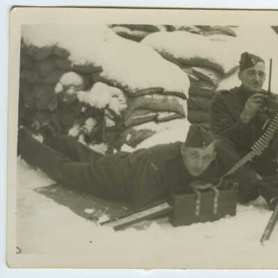 Portrait - Corporal Johnson and Private Sprachlin with Machine Gun