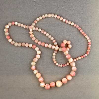 Pink and white cat's eye beaded necklace of the Martin family, c. 1920