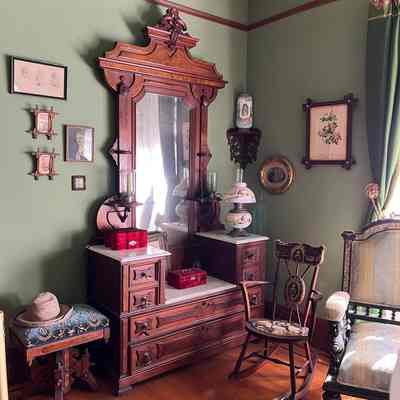 Dresser
