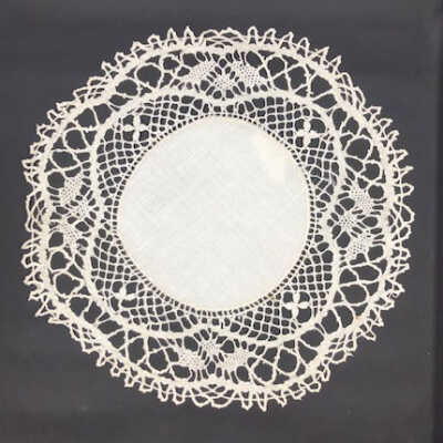 Circular linen doily with crochet lace edging of the Cox family, c. 1920