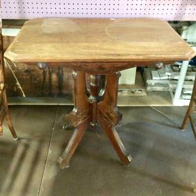 Pedestal base lamp table in eastlake style, c. 1890s