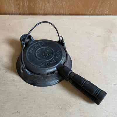 Wagner Sidney cast-iron salesman's sample waffle iron , c. 1910-1920s