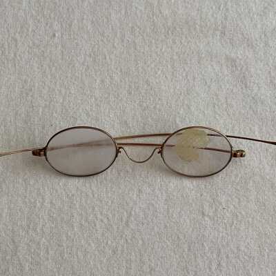 Gold plated eyeglasses with oval lenses from Hasslett family, c. 1900