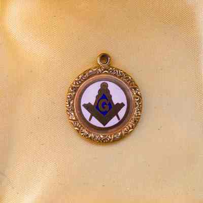 Masonic fob with G and masonic emblem of the Krueger family, early 1900s