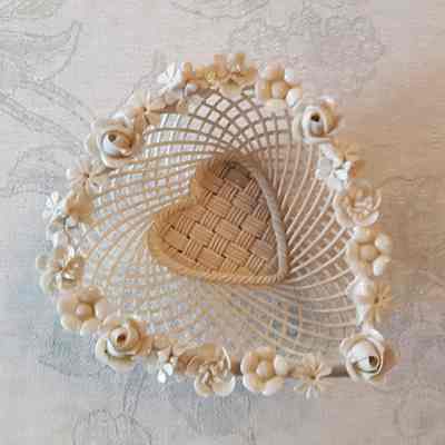 Heart-shaped Beleek porcelain dish with flowered rim of the Blake-Dyer family