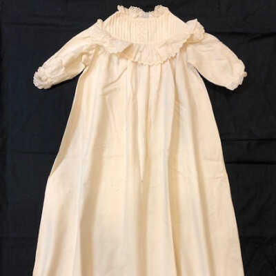 White checked cotton full length baby dress of the Haslett family, c. 1890s