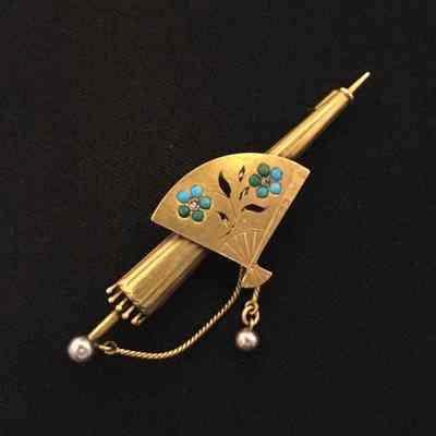 Gold plated and decorated scarf pin with fan and closed parasol, c. 1890s