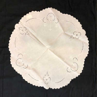 Circular table doily of the Macdonald family, early 1900s
