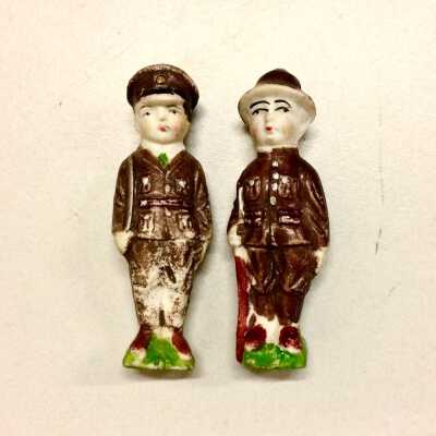 Made in Japan Pair of WWI-style ceramic figures, 1921-1941