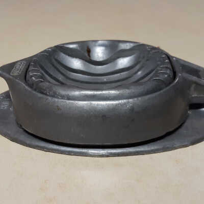 Presto 4-way egg slicer, 1930s