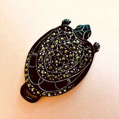 Turtle pendant object of the Martin family, date unknown.