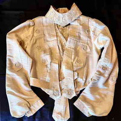 Ecru cotton jacket top trimmed with crocheted rosettes, c. 1900-1906
