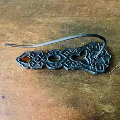Photo Wall-mounted Eastlake style hook of the Firpo home, 453 Pacific Ave, 1900