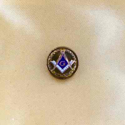 Lapel pin with Masonic emblem of the Krueger family