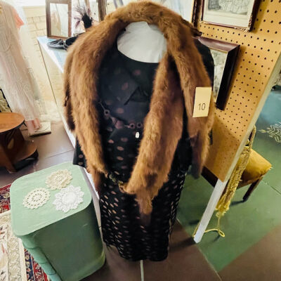 Collar of brown mink pelts of the Meyers sisters, c. late 1940s or 1950s