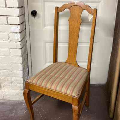 Queen Anne-style dining room chair of the Meyers family, c. 1915-1920