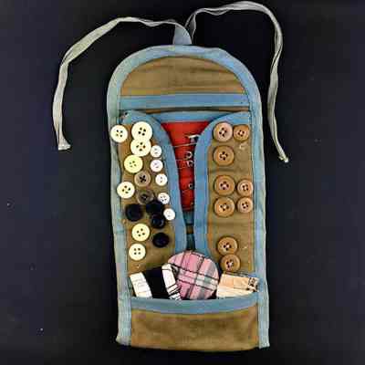 Linen folding sewing kit with red wool lining and blue trim of Otto Rittler