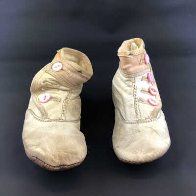 White high-button baby shoes with brown sole and pink inset, c. 1924-1925
