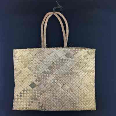 Samoan purse, given to Washington school students, 1920