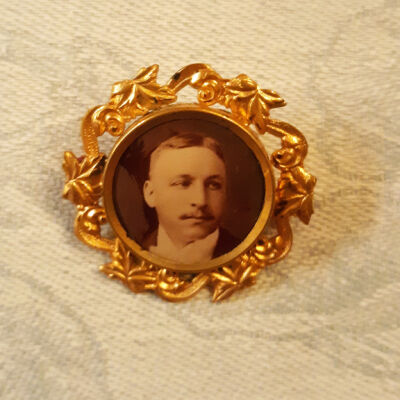 Brooch with photo of a Meyers family member, c. 1900