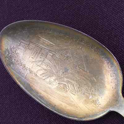 Silver souvenir tea spoon, depicting 1409 Caroline Street, 1907